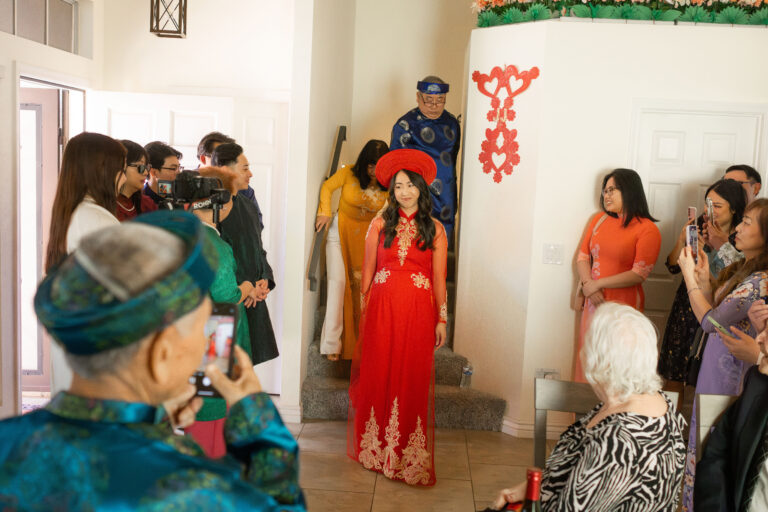 bride being introduced to family during tea ceremony