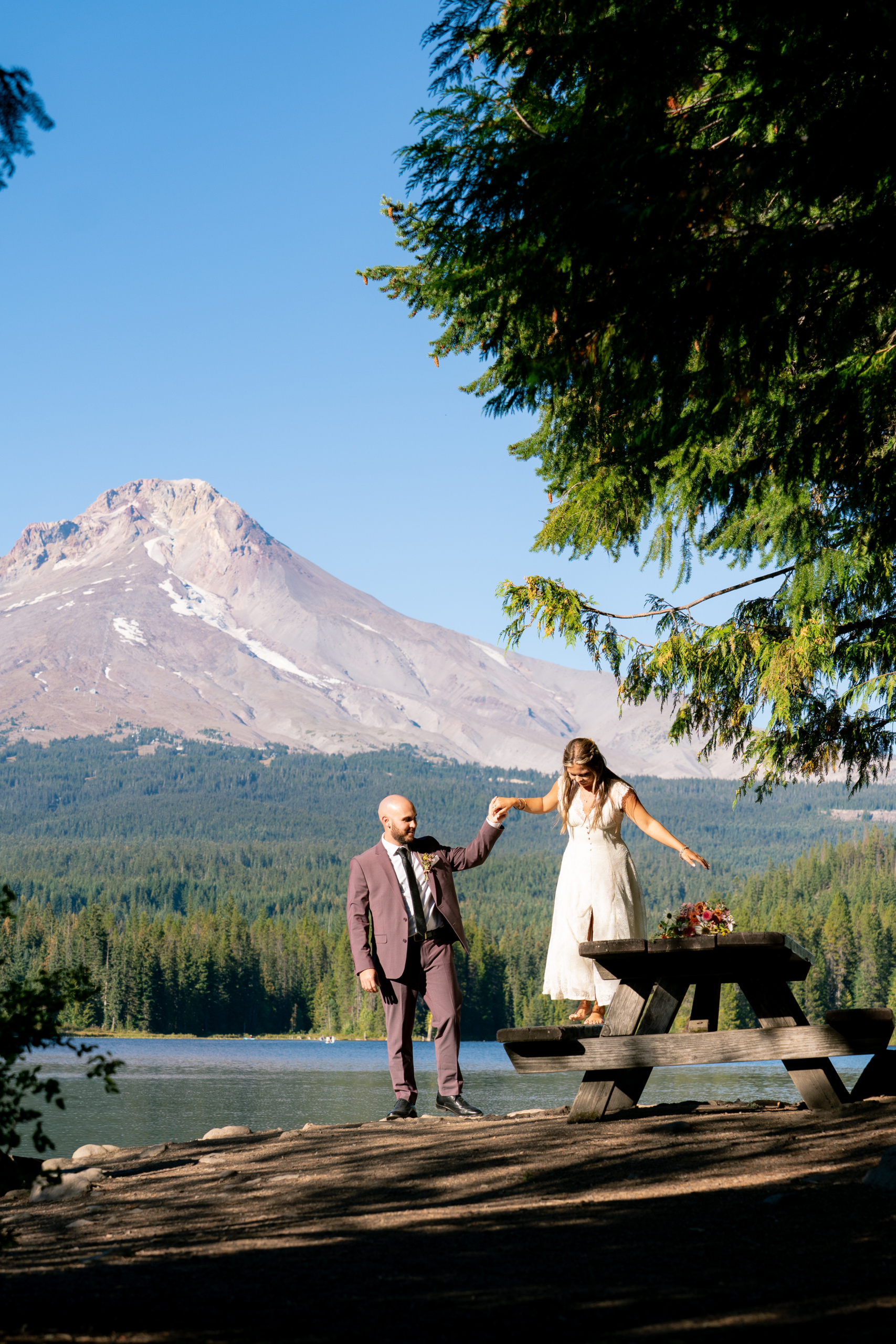 adventure elopement at trillium lake