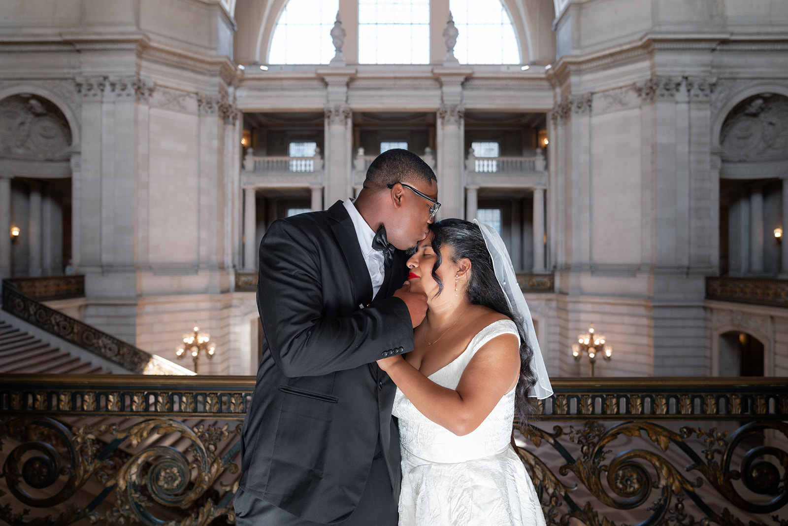 couple kissing at san francisco city hall